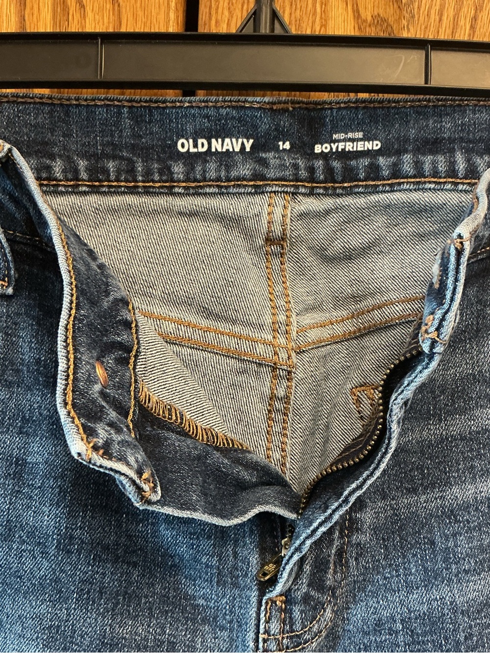 Old Navy Boyfriend Mid-Rise Distressed Jeans Women Size 14 - Picture 3 of 4